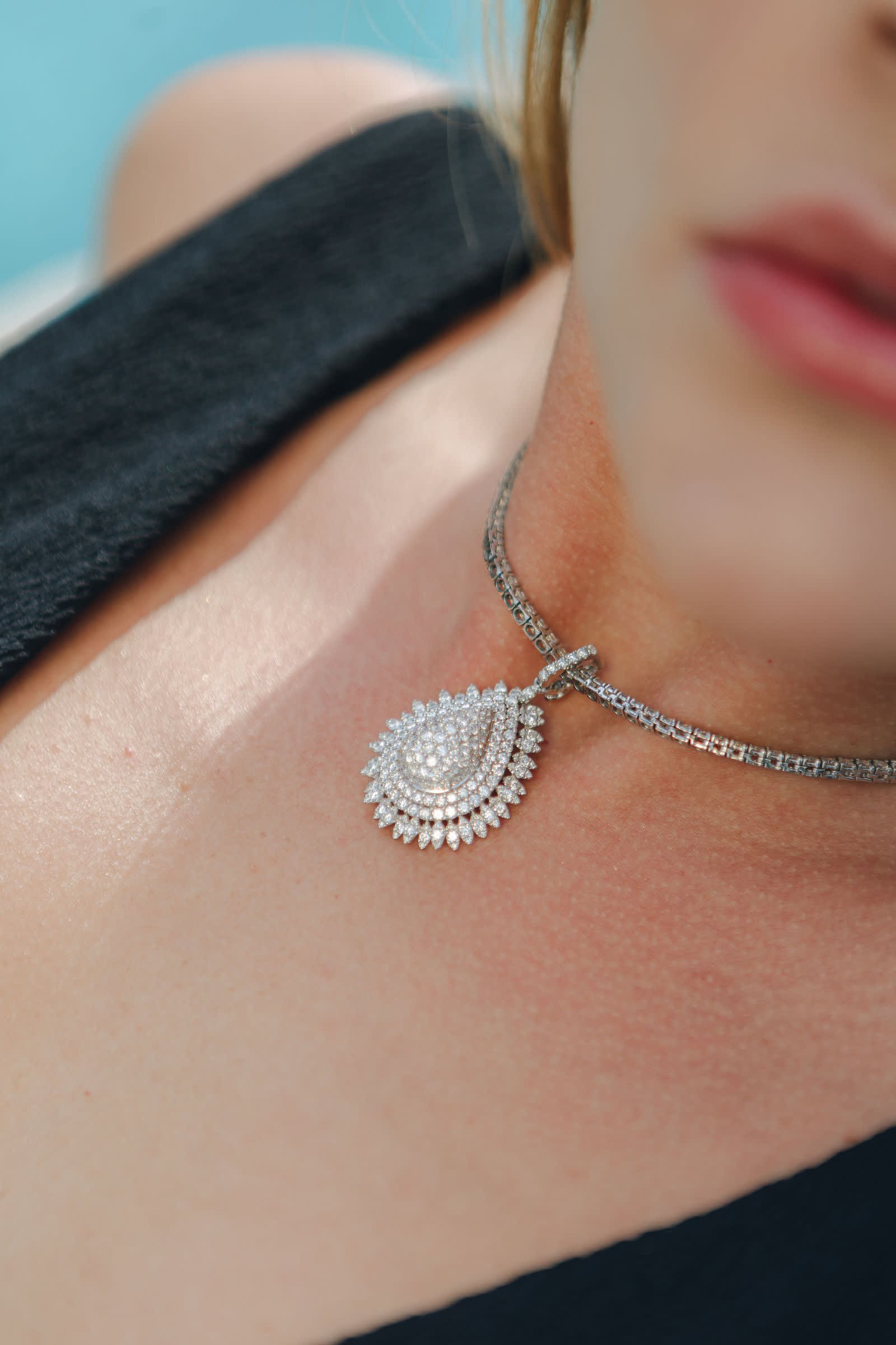 Corah Joias pieces, photographed on the body